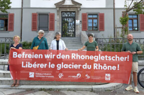 Petition-Übergabe-1 Brigitte Wolf Grüne Rhonegletscher