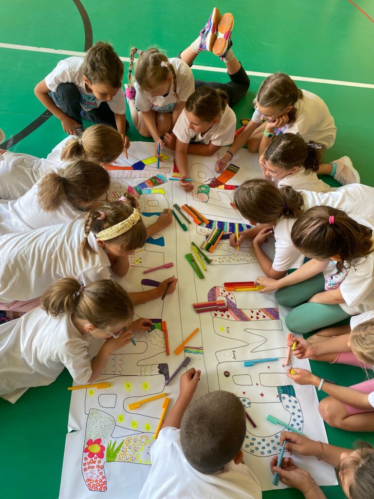 Die Tanz-Fabrik, die Tanzkurse bzw. Tanz-Camps für Kinder anbietet, war ein zweites mal im Lötschental in Wiler. 