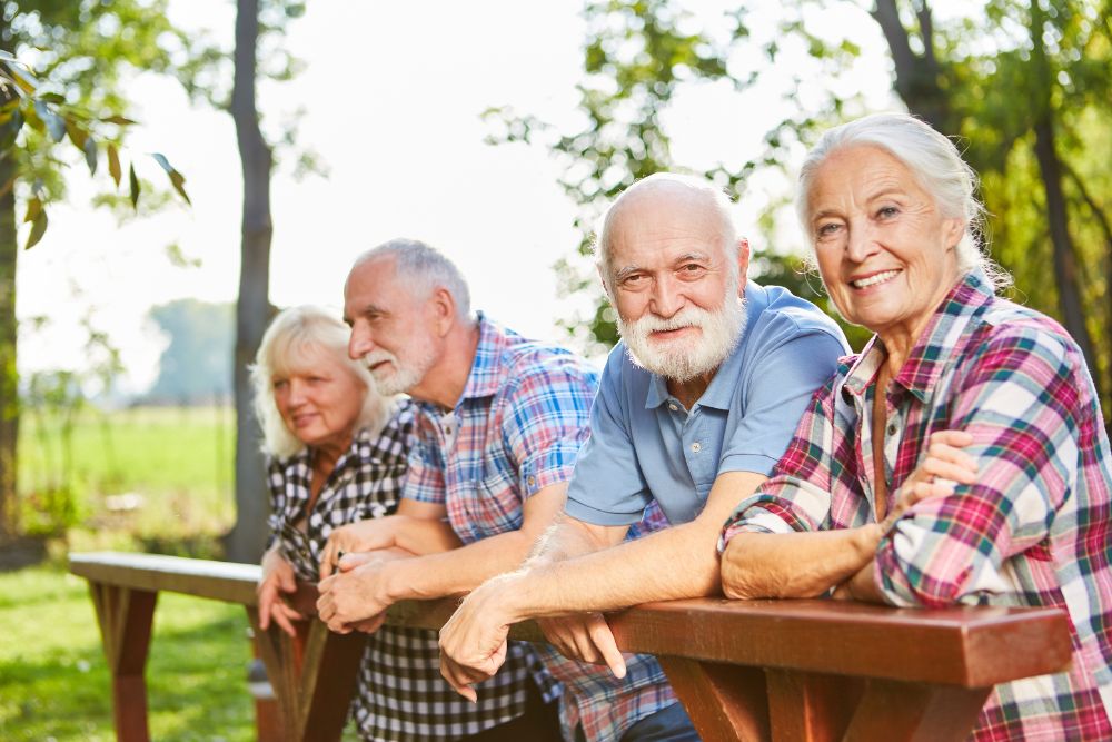 Überarbeitung der gesetzlichen Bestimmungen zugunsten der Generationen 60+Ernennung der Mitglieder der außerparlamentarischen Kommission