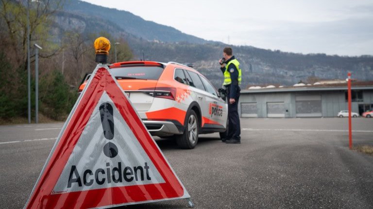 Schwerer Unfall auf der Anzèrer Straße in ArbazVerkehrsunfall fordert ein Todesopfer