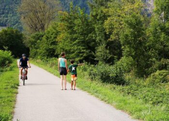 Alltagslangsamverkehr zwischen Sitten und Uvrier am “Rhonestrand”Neuer Veloweg am rechten Rhoneufer