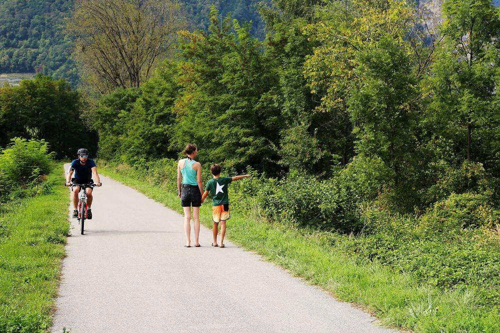 Alltagslangsamverkehr zwischen Sitten und Uvrier am “Rhonestrand”Neuer Veloweg am rechten Rhoneufer