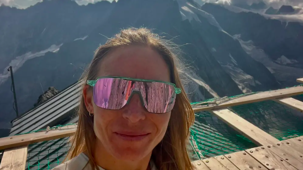 Kalie McCrystal vermißt: Sie wollte Matterhorn in 5 Stunden auf- und wieder absteigenVermißte Kalie McCrystal: Letztes Foto am Matterhorn auf 3830 Meter Höhe