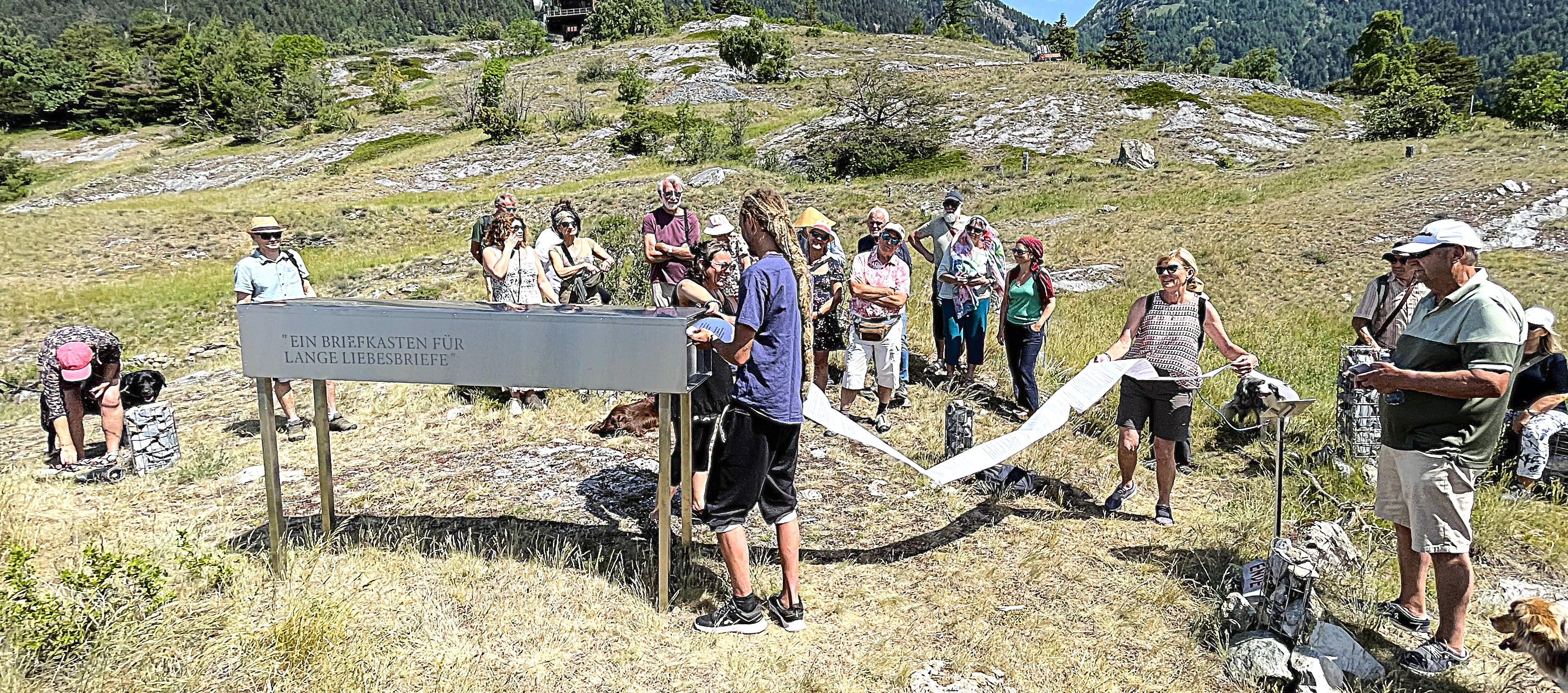 Guttet-Feschel: Finissage Kunst auf dem LyrikwegKunst, Gespräch und Minestrone auf dem Riggen