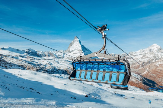 Zermatt Bergbahnen AG setzt Rekordfahrt fortKonsequente Umsetzung der Premiumstrategie - Dividendenerhöhung für die Aktionäre