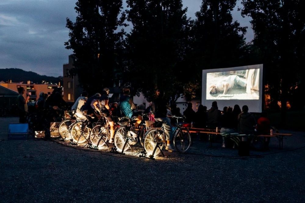 Mobilitätswoche im WallisFotoausstellungen, Kurse für Senioren, internationaler Tag «Zu Fuß zur Schule»