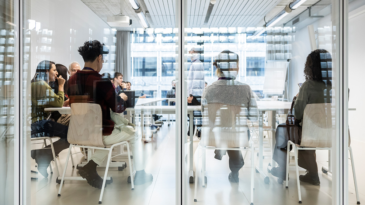 FFHS macht KI-Kompetenz für Studenten zur PflichtKünstliche Intelligenz als Teil des Studiums