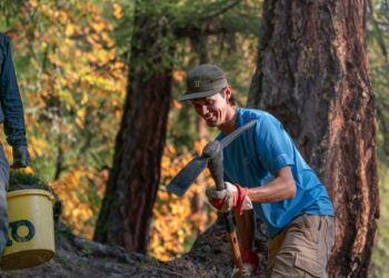 Mit Schaufel und Mountainbike für die Walliser WegeGemeinsam für die Wanderwege – und ein besseres Miteinander