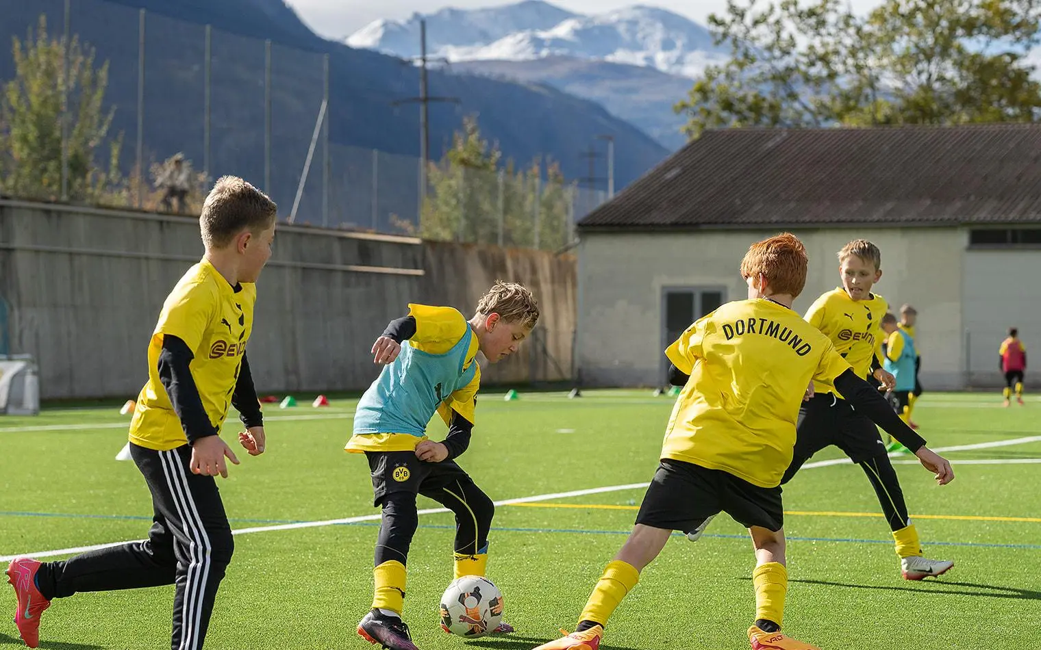 Schwarzgelbes Fußballfieber auf dem StapfenBVB erneut zu Gast beim FC Naters