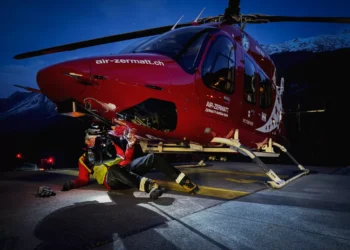 Nachtflug-Schulungen der Air ZermattPflicht, Praxis und Perfektion bei Rettungseinsätzen in der Dunkelheit