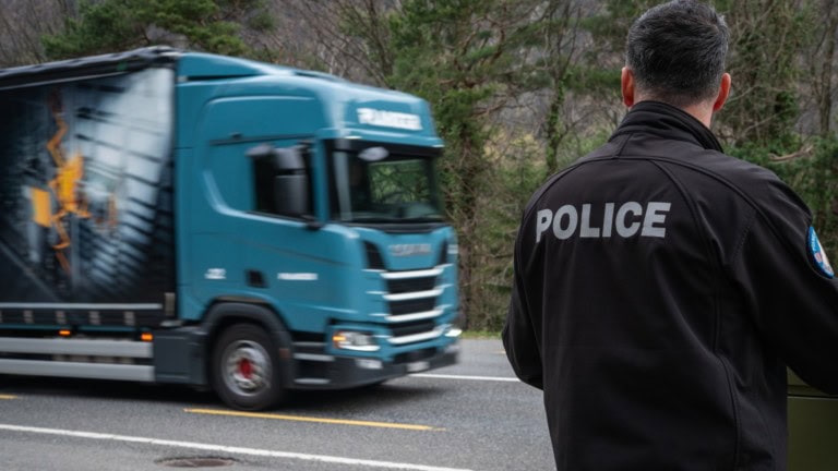 St-Maurice: Transportunternehmen wegen Kabotage angezeigtIn Rumänien immatrikulierten Reisebus gestoppt und ausländische Touristen zum Umstieg gezwungen