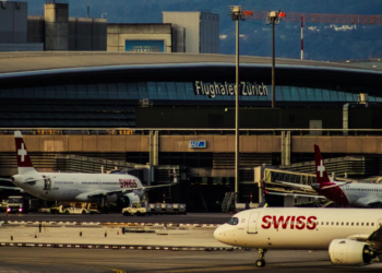 Treibstoffmangel-Lage: Bund läßt Bezüge aus Flugpetrol-Pflichtlager zuFlughafen Zürich geht Kerosin aus +++ Regierung öffnet Eiserne Reserve für Flugpetrol
