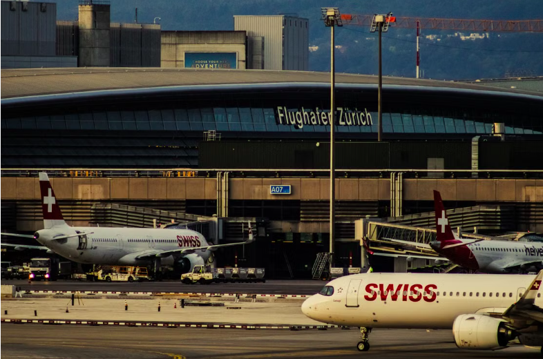 Treibstoffmangel-Lage: Bund läßt Bezüge aus Flugpetrol-Pflichtlager zuFlughafen Zürich geht Kerosin aus +++ Regierung öffnet Eiserne Reserve für Flugpetrol