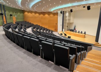 Studentenflut in der SchweizImmer mehr Steuermänner, immer weniger Ruderer: +21% mehr Studenten