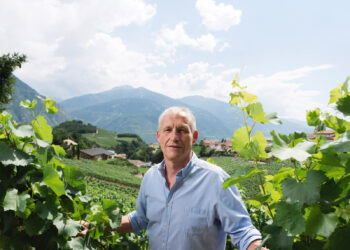 Grand Prix du Vin Suisse 2026: Domaine Claudy Clavien ist Schweizer Weingut des JahresAdrian & Diego Mathier Nouveau Salquenen verteidigt den Titel als Weingut des Jahrzehnts
